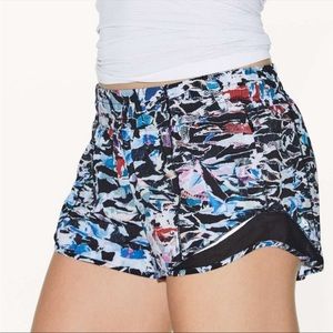 🍋🍋 LULULEMON Patterned Hotty Hot Shorts